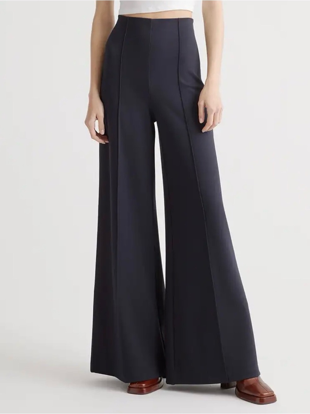 NWT Quince Ultra-Stretch Ponte Super
Wide Leg Pants in Navy size Large